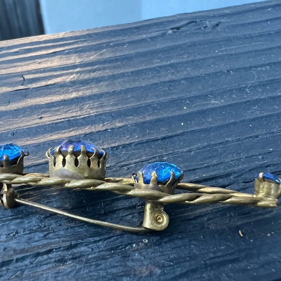 Vintage Blue Crystal Brooch Pin SIGNED AUSTRIA Rhinestone Woven Brass Prong Set - Picture 10 of 14